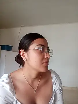 Camila-marinn online show from 10/17/25, 06:32