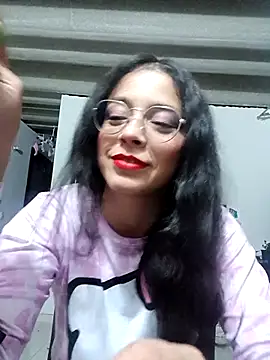 Snapshot of Eloisa_smith chatting on 10/22/25, 04:34 Eloisa smith online show from 10/22/25, 04:34