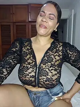 karla-bruni online show from 11/14/25, 10:08