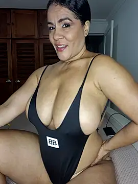 Snapshot of karla-bruni chatting on 02/18/26, 10:12 karla-bruni online show from 02/18/26, 10:12