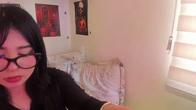 Snapshot of Lilith_salvatoree chatting on 10/15/25, 01:52 Lilith salvatoree online show from 10/15/25, 01:52