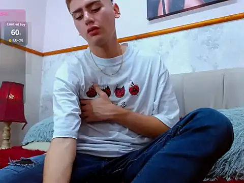 Snapshot of Alex_Millerss chatting on 10/28/25, 10:52 Alex Millerss online show from 10/28/25, 10:52