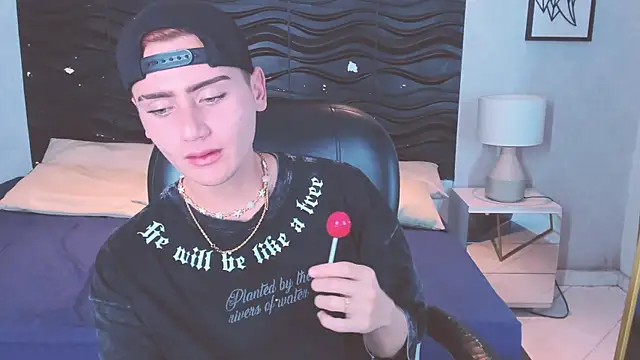 Snapshot of Alex_Millerss chatting on 12/18/25, 12:38 Alex Millerss online show from 12/18/25, 12:38