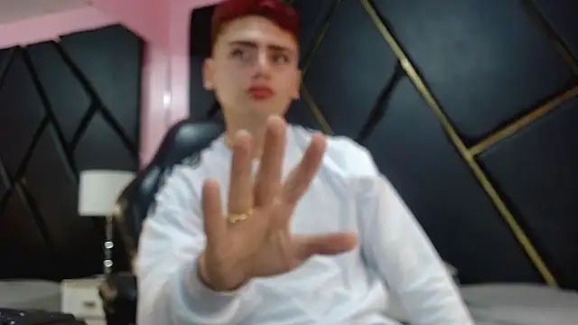 Snapshot of Alex_Millerss chatting on 12/04/25, 11:48 Alex Millerss online show from 12/04/25, 11:48