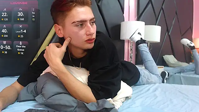 Snapshot of Alex_Millerss chatting on 10/17/25, 08:43 Alex Millerss online show from 10/17/25, 08:43