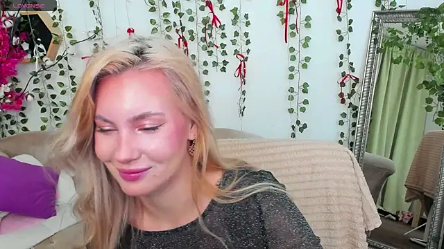 Snapshot of _BellaClark chatting on 05/01/26, 08:25 BellaClark online show from 05/01/26, 08:25