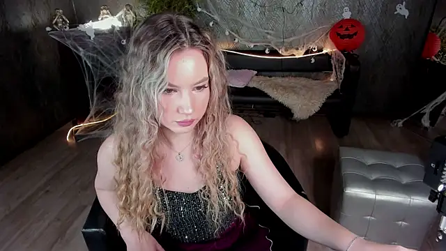  BellaClark online show from 10/23/25, 05:06