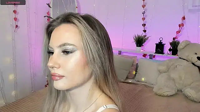  BellaClark online show from 11/16/25, 08:24