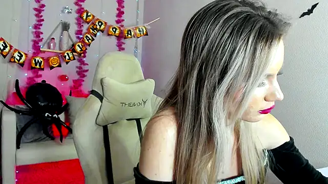  BellaClark online show from 11/02/25, 08:58