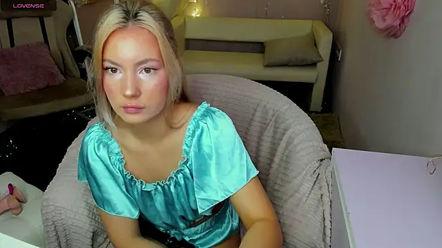 Snapshot of _BellaClark chatting on 05/03/26, 08:34 BellaClark online show from 05/03/26, 08:34