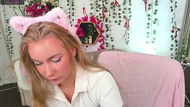  BellaClark online show from 04/04/26, 08:26