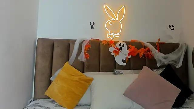 Amara18   online show from 10/21/25, 03:06