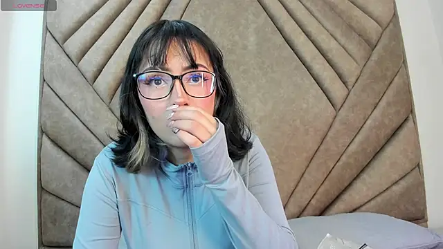 Mythical Girl online show from 10/16/25, 07:33