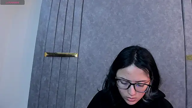Mythical Girl online show from 10/18/25, 01:35