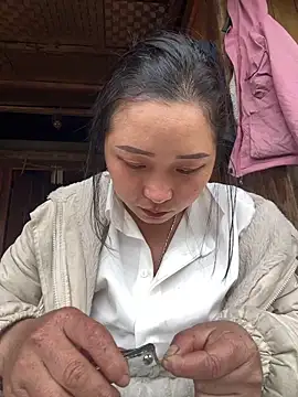 miemie-xx online show from 12/17/25, 02:27