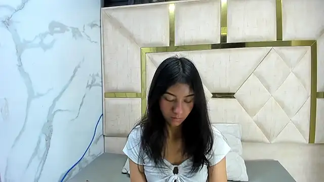 Mia clark18 online show from 11/15/25, 04:44