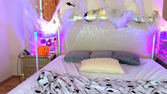 Viola Rayden online show from 10/31/25, 04:31