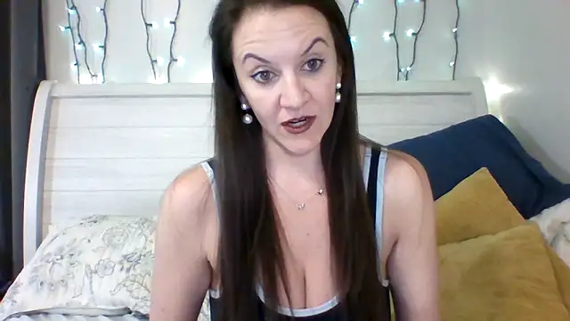 easy briezy online show from 11/10/25, 06:46