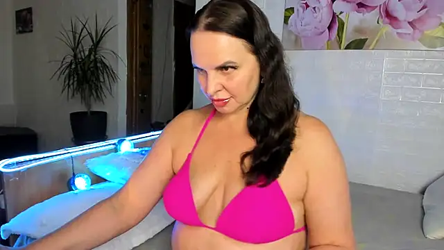 Snapshot of MIRAA_LUV chatting on 07/14/26, 05:19 MIRAA LUV online show from 07/14/26, 05:19