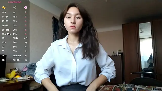 Snapshot of MiaLovelyOne chatting on 11/09/25, 09:24 MiaLovelyOne online show from 11/09/25, 09:24