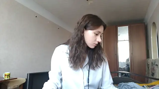 Snapshot of MiaLovelyOne chatting on 10/23/25, 09:19 MiaLovelyOne online show from 10/23/25, 09:19