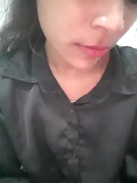 Snapshot of Mahi677 chatting on 02/25/26, 04:45 Mahi677 online show from 02/25/26, 04:45