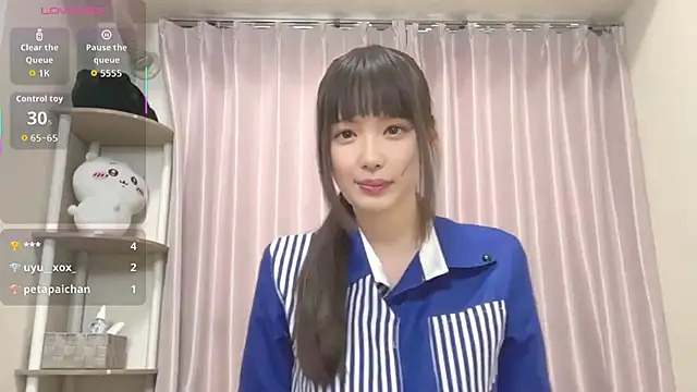 mai-chan  online show from 10/25/25, 02:22