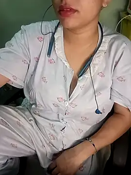 Snapshot of Parya_109 chatting on 11/13/25, 12:42 Parya 109 online show from 11/13/25, 12:42