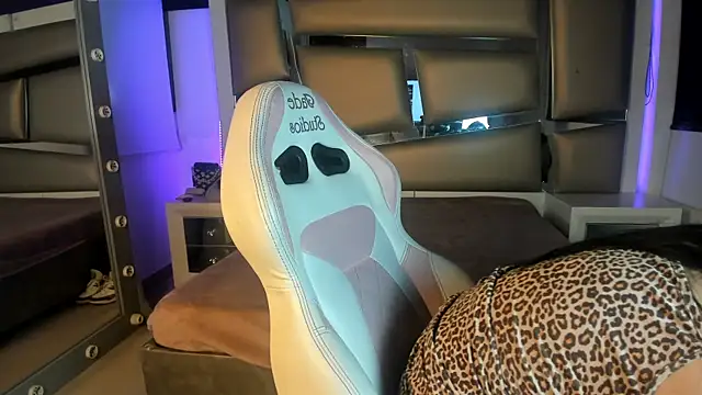 Violeta js online show from 12/03/25, 04:13