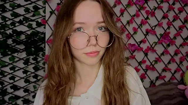 Snapshot of Petite_Polly chatting on 10/16/25, 08:17 Petite Polly online show from 10/16/25, 08:17