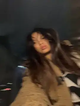 hello-cute online show from 11/26/25, 07:41