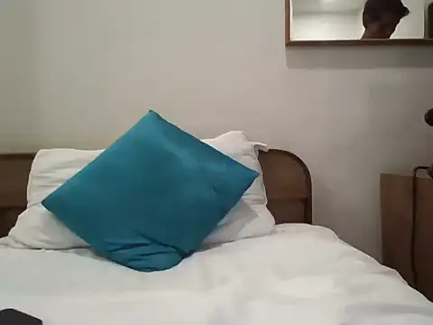 Snapshot of Raj-Varma chatting on 11/23/25, 06:07 Raj-Varma online show from 11/23/25, 06:07