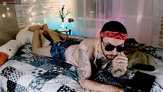 Markus Rivas online show from 11/11/25, 01:44