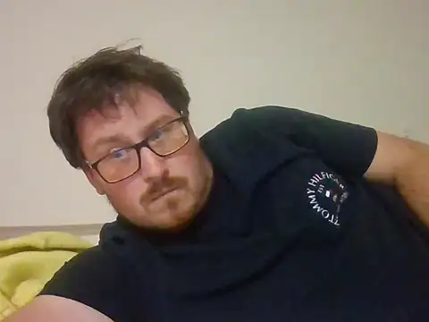 Snapshot of czechguy chatting on 10/11/25, 04:52 czechguy online show from 10/11/25, 04:52