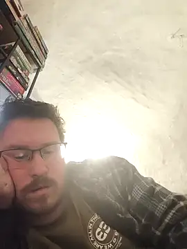 Snapshot of czechguy chatting on 12/21/25, 09:55 czechguy online show from 12/21/25, 09:55