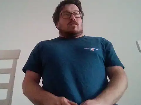 Snapshot of czechguy chatting on 11/12/25, 02:54 czechguy online show from 11/12/25, 02:54