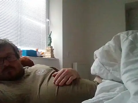 Snapshot of czechguy chatting on 11/09/25, 10:52 czechguy online show from 11/09/25, 10:52