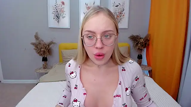 Snapshot of CeaneLino chatting on 11/26/25, 08:03 CeaneLino online show from 11/26/25, 08:03