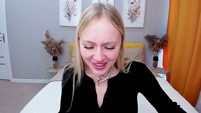 Snapshot of CeaneLino chatting on 11/23/25, 08:24 CeaneLino online show from 11/23/25, 08:24