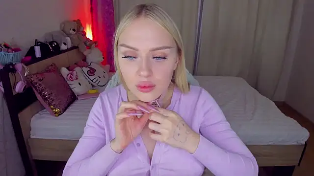 Snapshot of CeaneLino chatting on 10/20/25, 08:20 CeaneLino online show from 10/20/25, 08:20