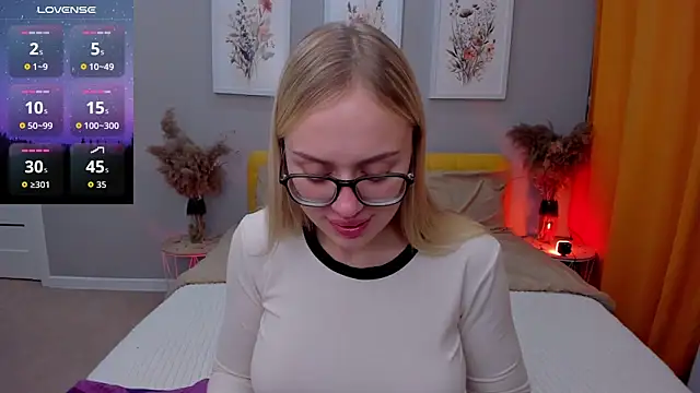 Snapshot of CeaneLino chatting on 11/15/25, 08:24 CeaneLino online show from 11/15/25, 08:24