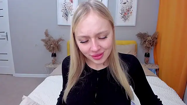 Snapshot of CeaneLino chatting on 11/25/25, 07:30 CeaneLino online show from 11/25/25, 07:30