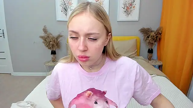 Snapshot of CeaneLino chatting on 11/28/25, 07:41 CeaneLino online show from 11/28/25, 07:41