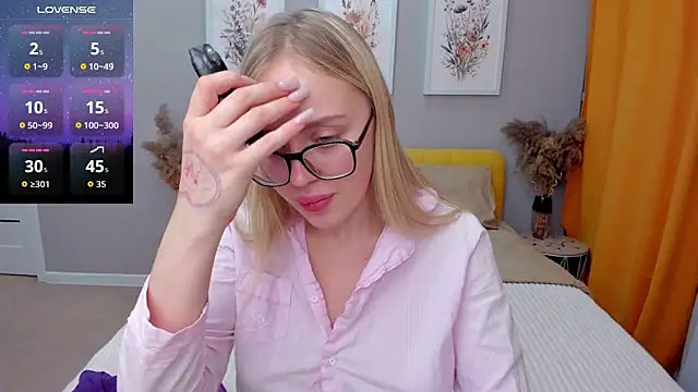 Snapshot of CeaneLino chatting on 11/16/25, 08:24 CeaneLino online show from 11/16/25, 08:24