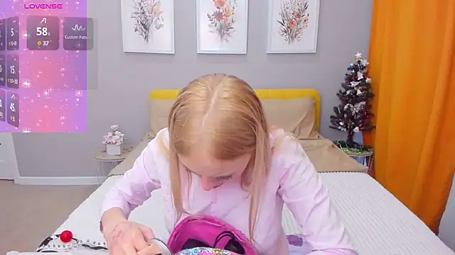 Snapshot of CeaneLino chatting on 12/05/25, 07:51 CeaneLino online show from 12/05/25, 07:51