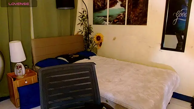 AsianCarl online show from 10/28/25, 01:21