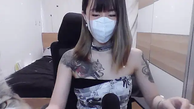 Snapshot of j20907085 chatting on 10/17/25, 08:17 j20907085 online show from 10/17/25, 08:17