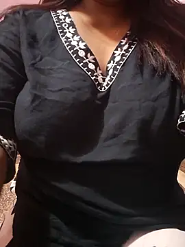 Snapshot of janu-janvi chatting on 11/09/25, 02:43 janu-janvi online show from 11/09/25, 02:43