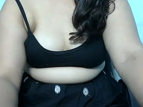 Snapshot of janu-janvi chatting on 10/14/25, 04:40 janu-janvi online show from 10/14/25, 04:40