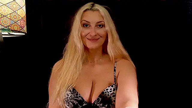 LeticiaReys online show from 11/01/25, 09:08